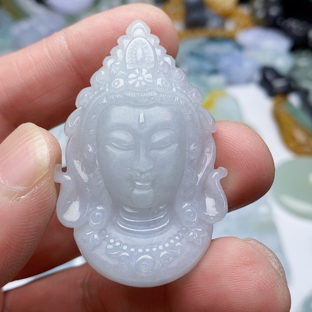 翡翠未镶嵌颈饰出人头地