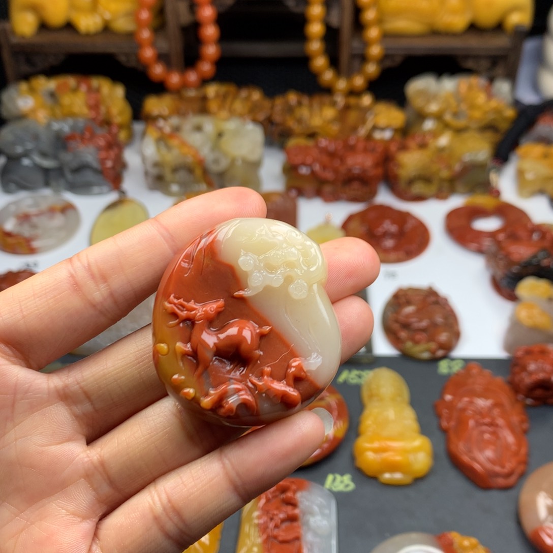 石英质玉（黄龙玉）挂件未镶嵌