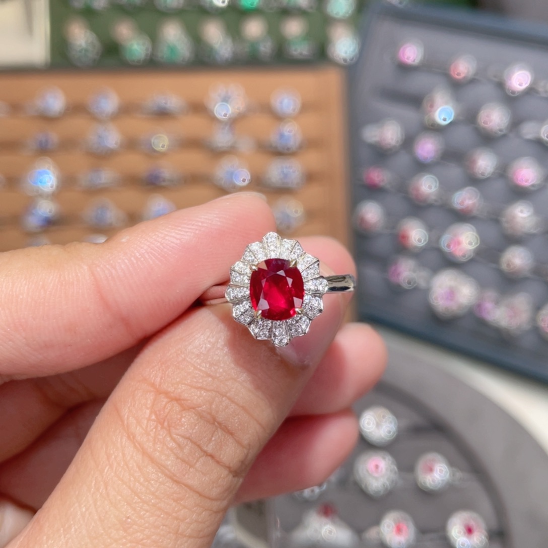 红宝石戒指18K金镶嵌1.05ct 无烧鸽血