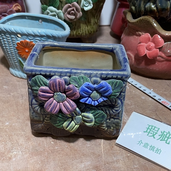 紫砂花盆花朵坏有孔