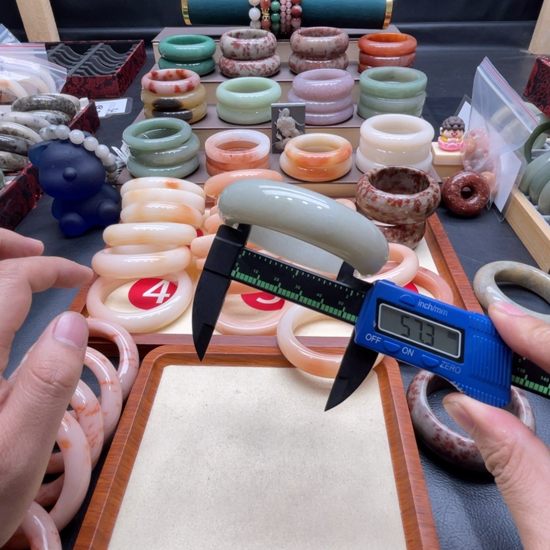 石英质玉手镯未镶嵌