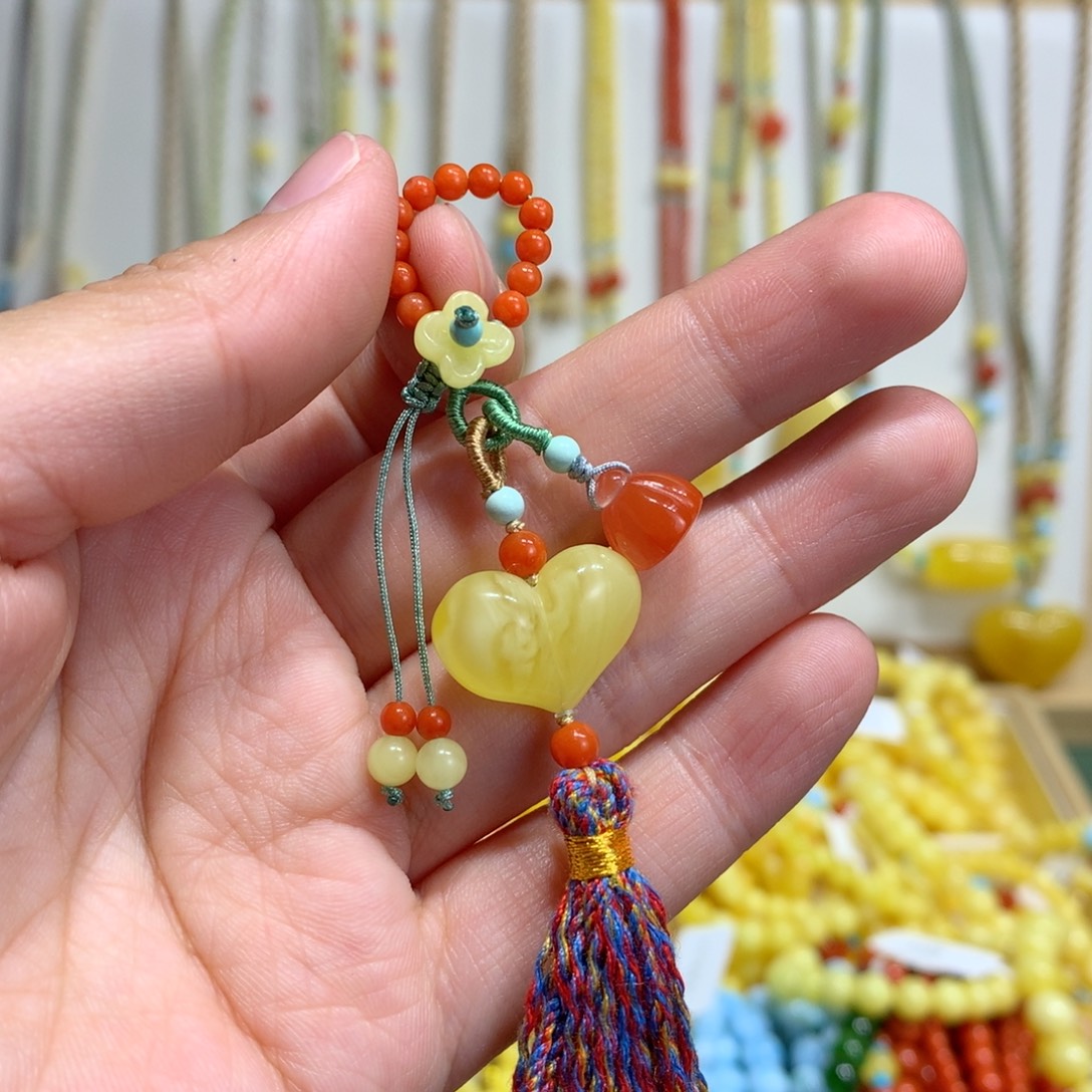 琥珀未镶嵌裸石配饰