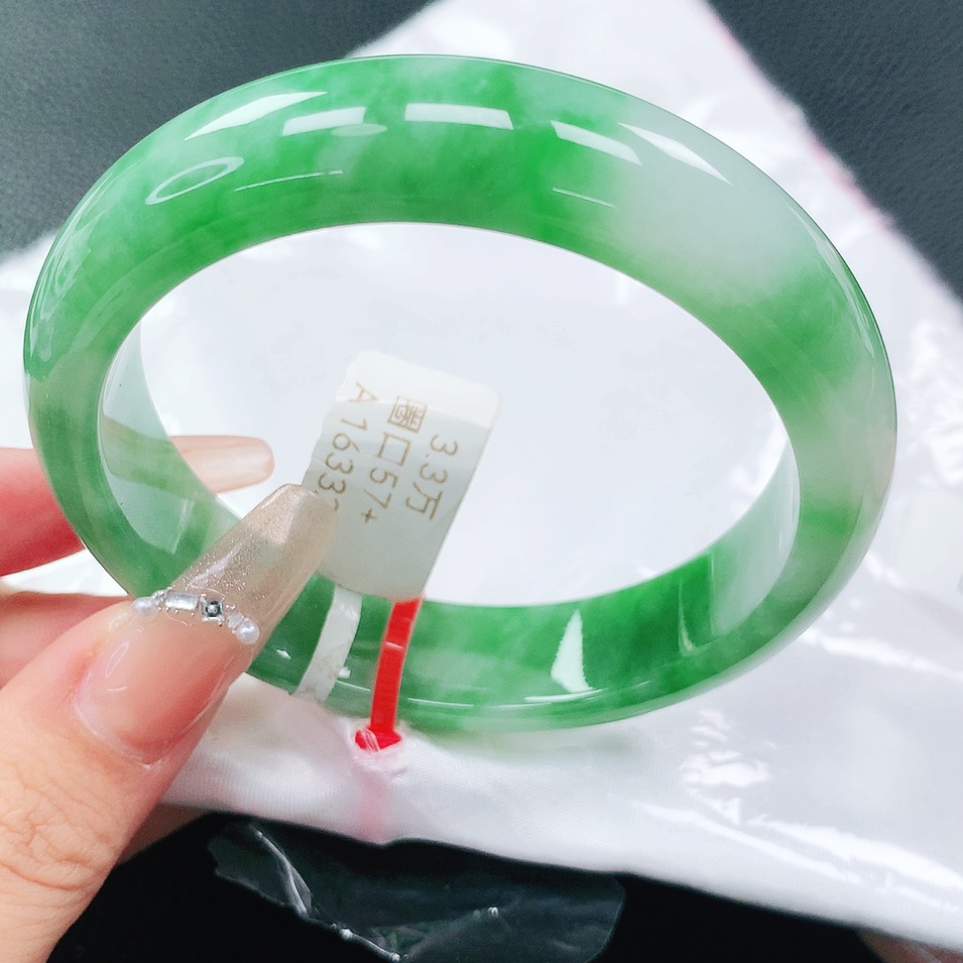 翡翠手镯未镶嵌57圈