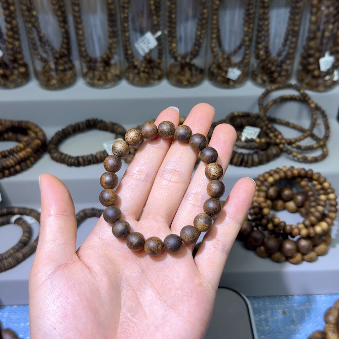 沉香手串春***p海南乌身白棋1.0单圈10+