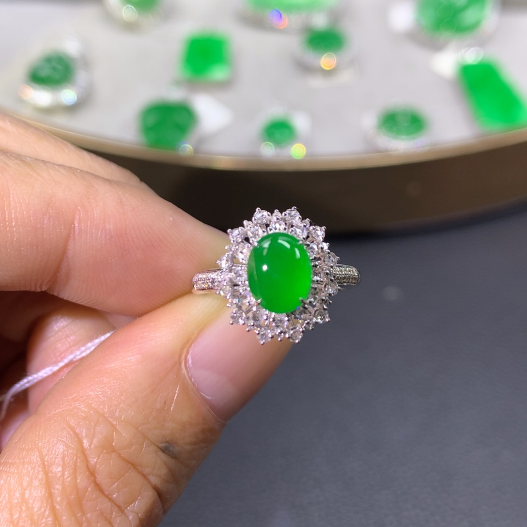 翡翠戒指18K金镶嵌翡翠