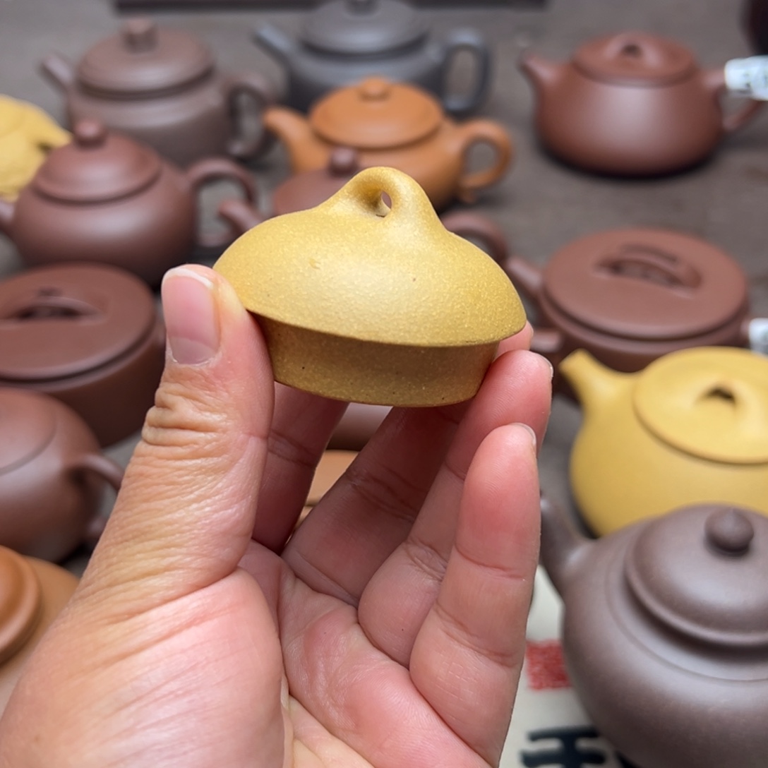 布***衣紫砂茶壶黄金段上出现