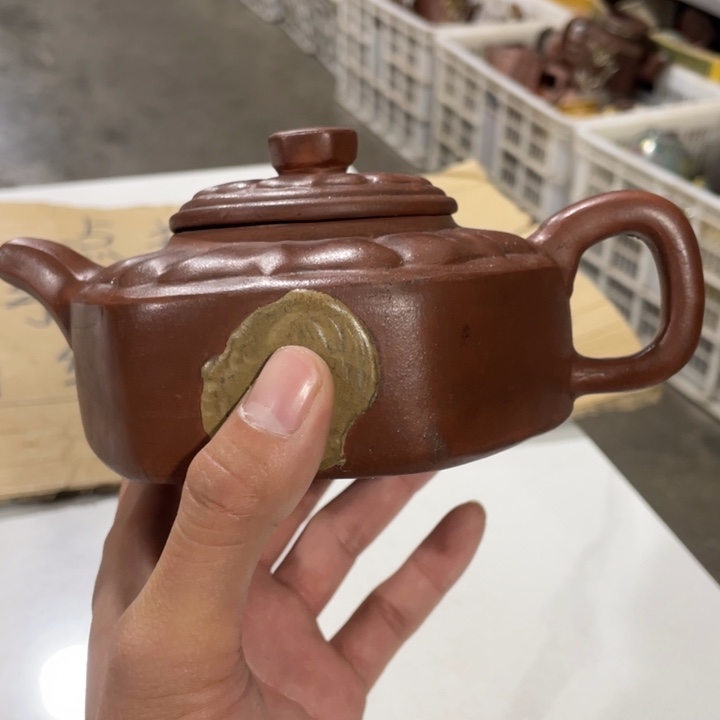 老厂紫砂壶一件。