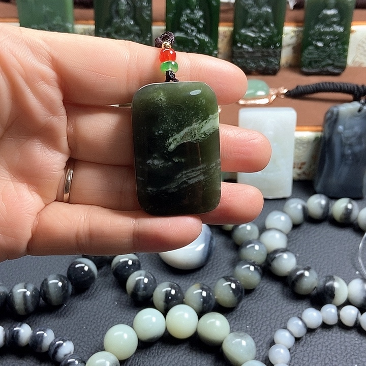 和田玉未镶嵌颈饰