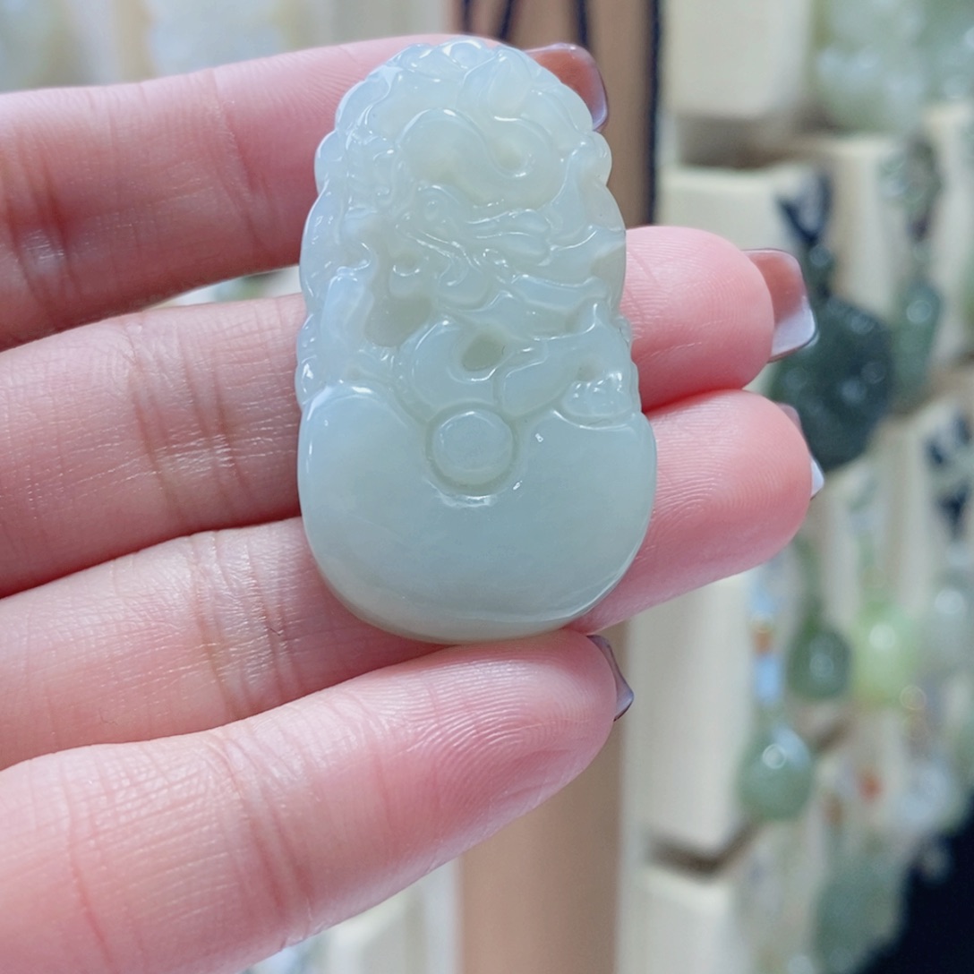 鹿***鹿和田玉未镶嵌颈饰