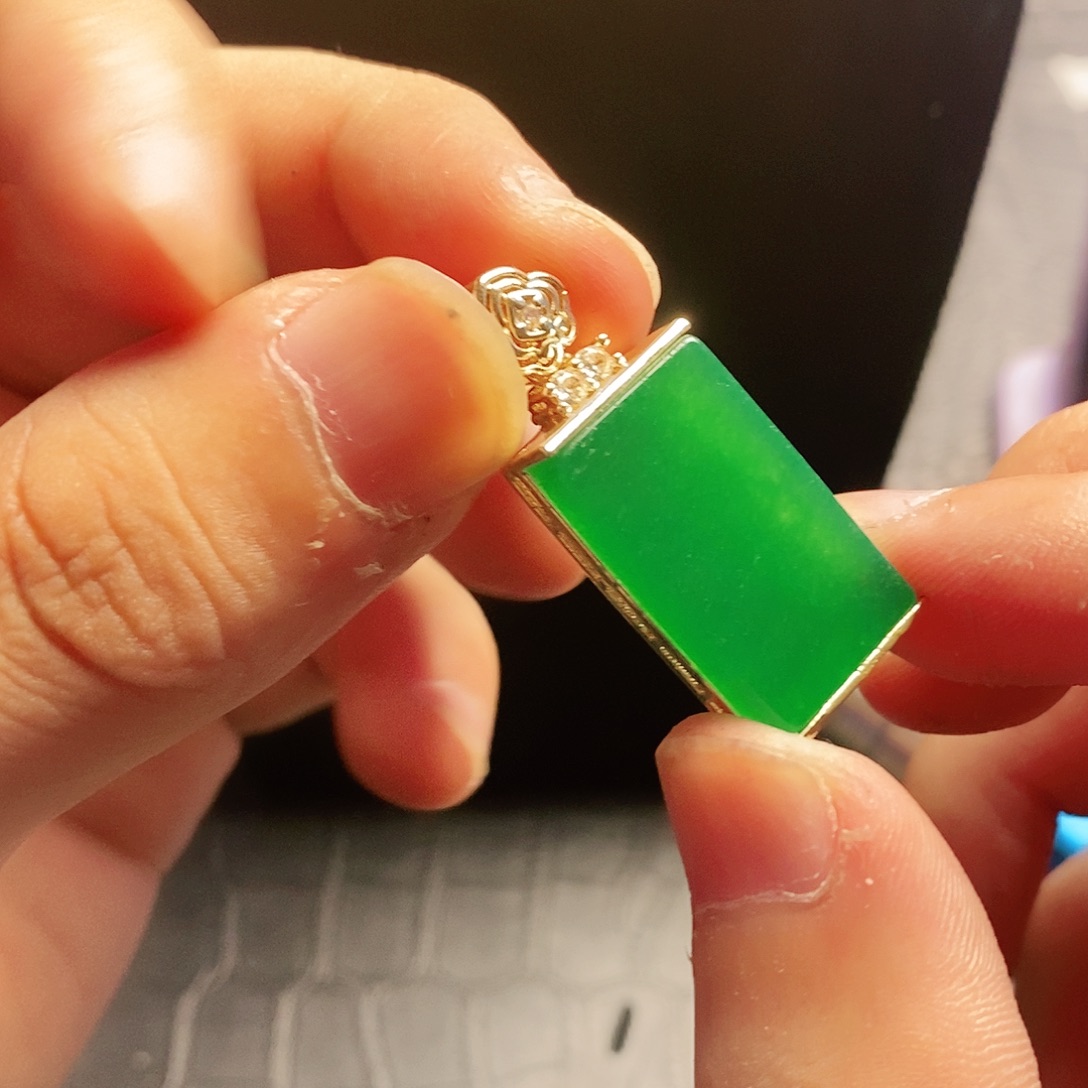 翡翠14K金镶嵌颈饰