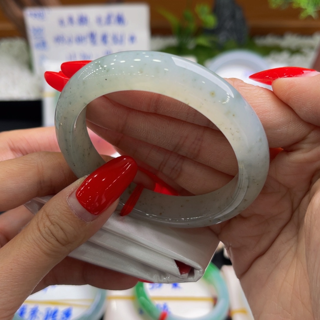 翡翠未镶嵌手镯缅甸