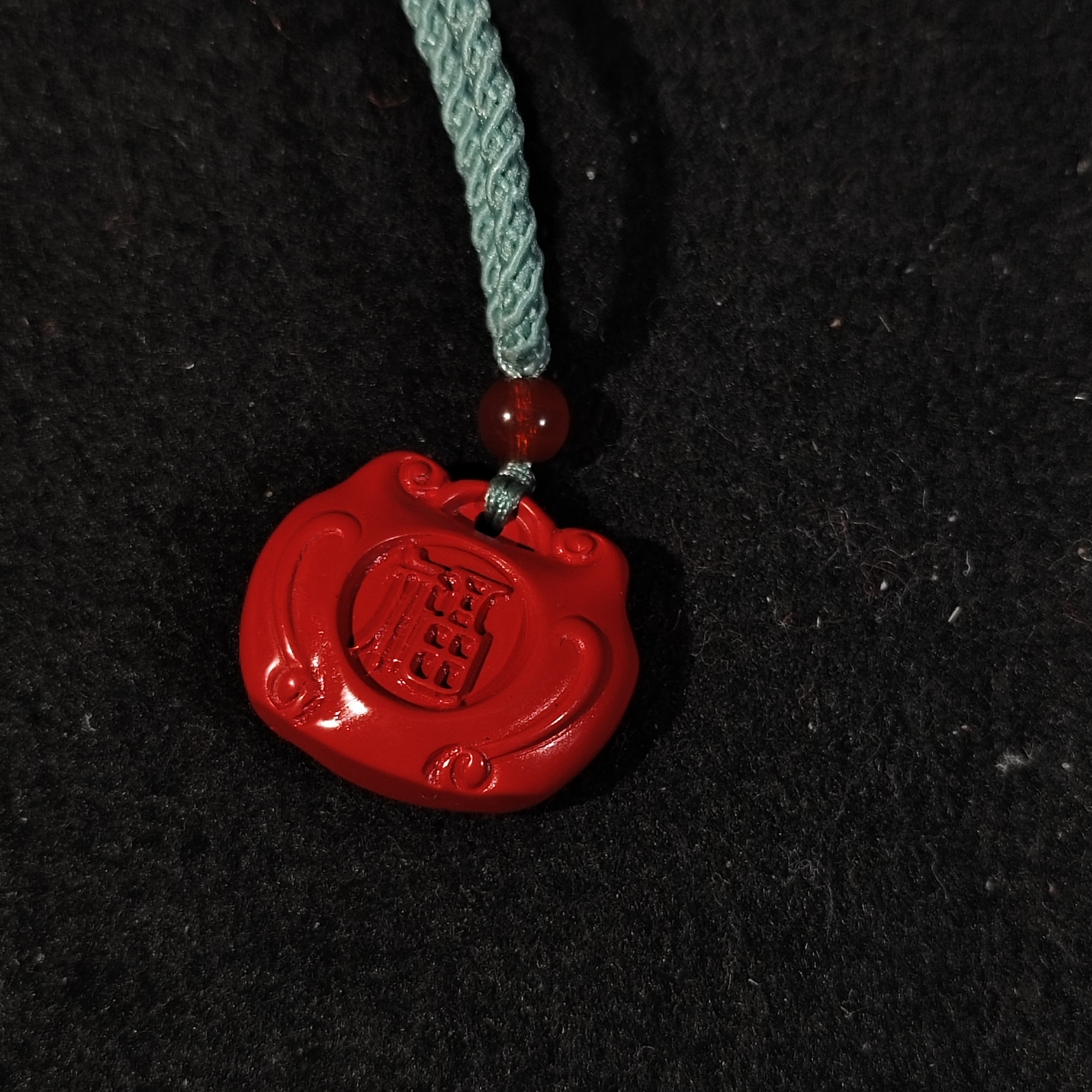 含辰砂工艺品4.22香港王老板 -朱砂镶嵌吊坠8k57