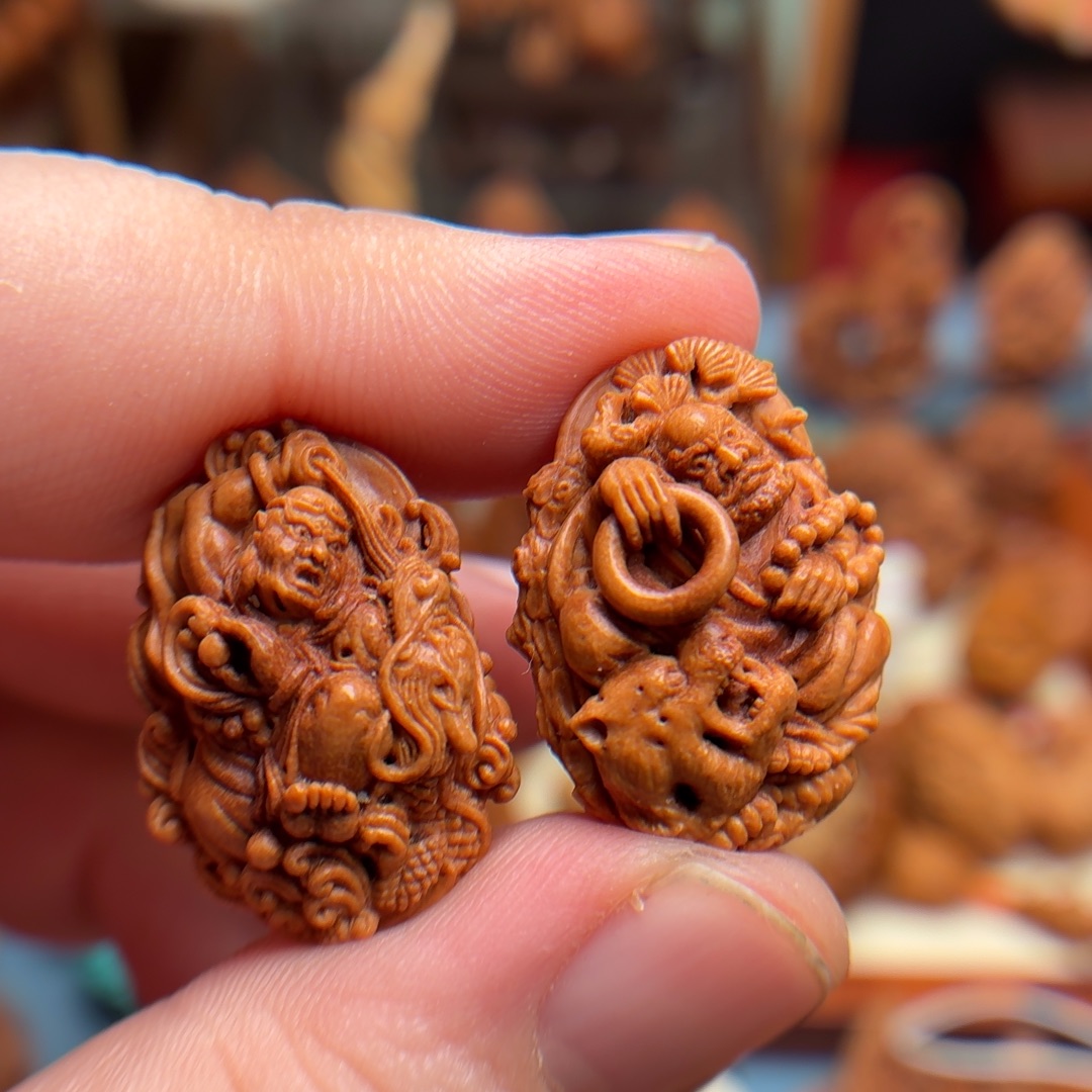 桃核雕刻圆雕降龙福虎一对儿