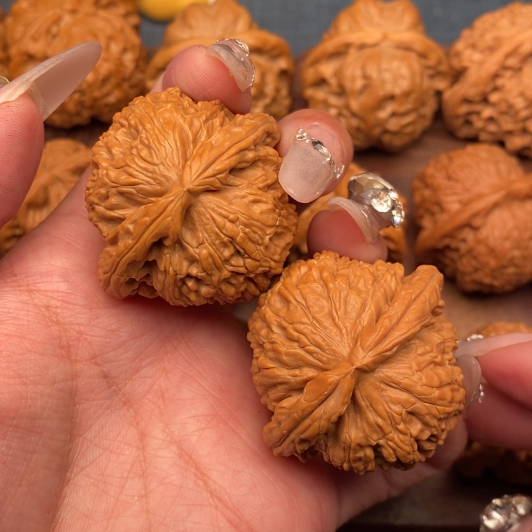 文玩核桃把件鲲****里红皮白狮子41➕