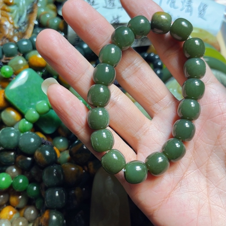 岫岩河磨玉（透闪石质玉）颈饰未镶嵌