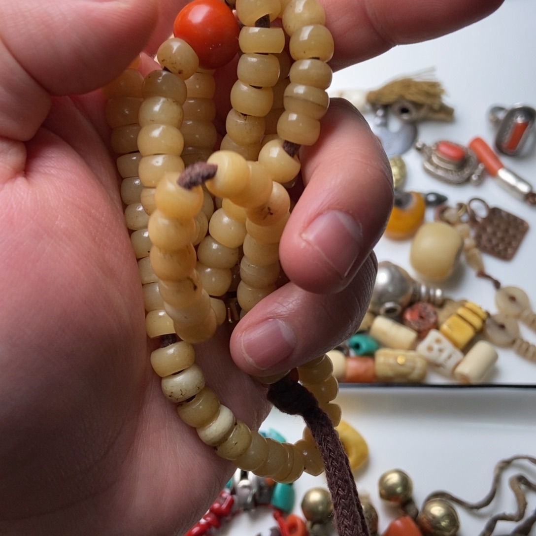 呵***！树脂制品藏传精品小元素的话，，