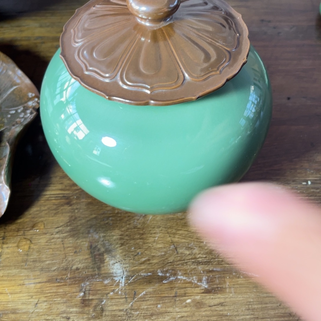 琉璃手工艺品龙泉青瓷罐子