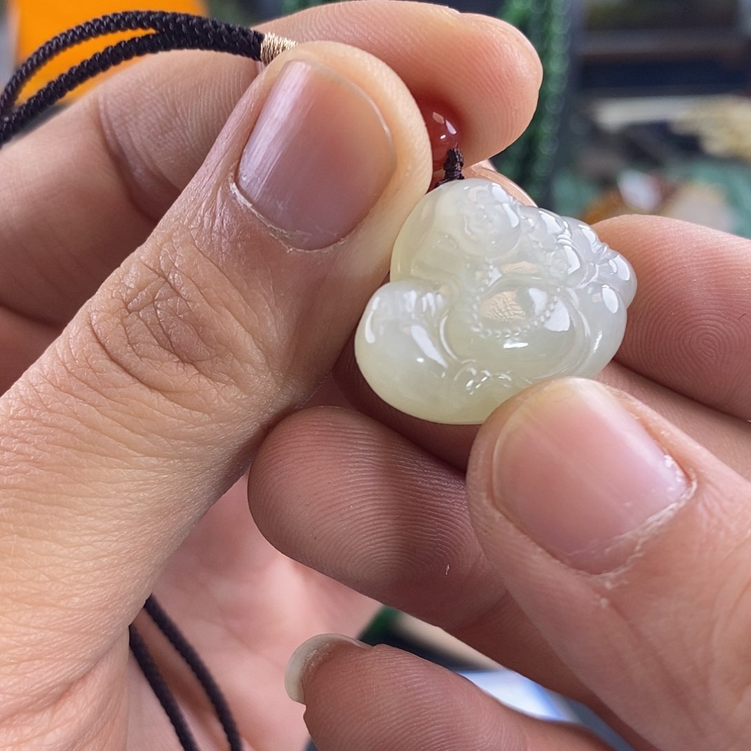 和田玉未镶嵌颈饰佛公