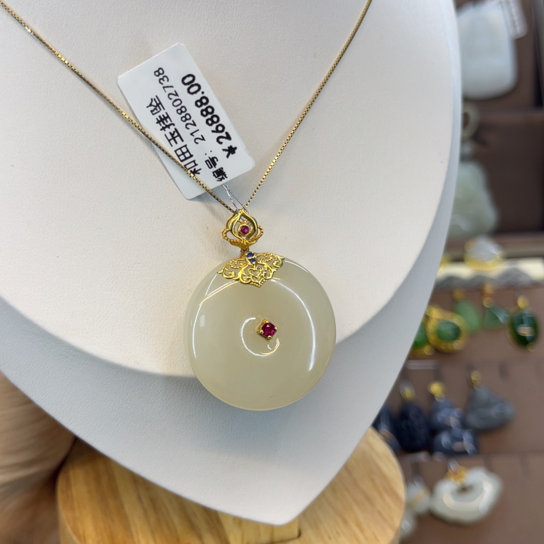 和田玉吊坠18K金镶嵌