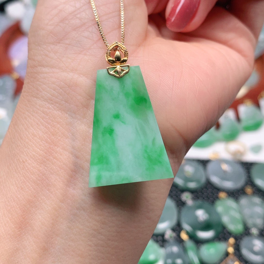 【闪购商品】翡翠吊坠(不含链)18K金镶嵌