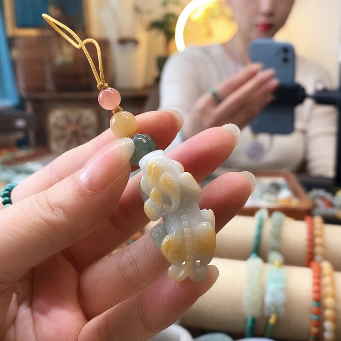 翡翠挂件未镶嵌翡翠挂件