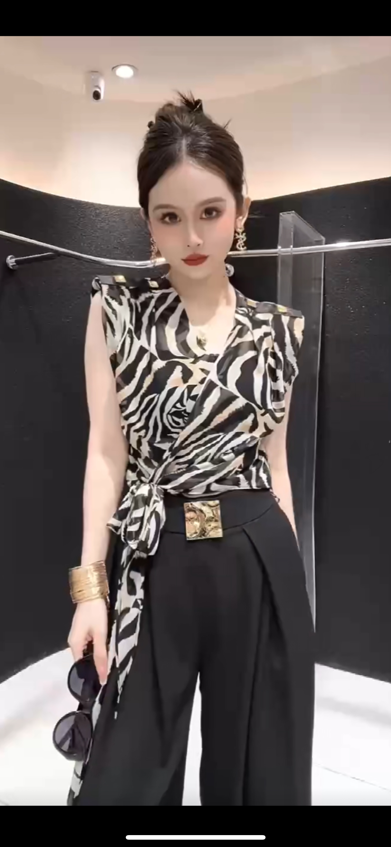 高级欧货2025新款时尚气质修身显瘦时髦设计感无袖上衣阔腿裤夏