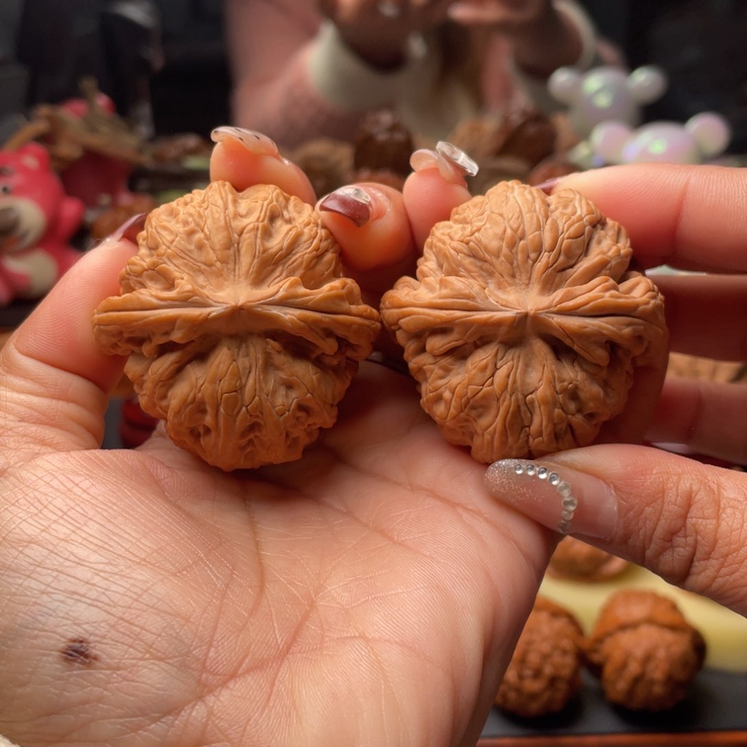 【闪购商品】文玩核桃把件红锦鲤47