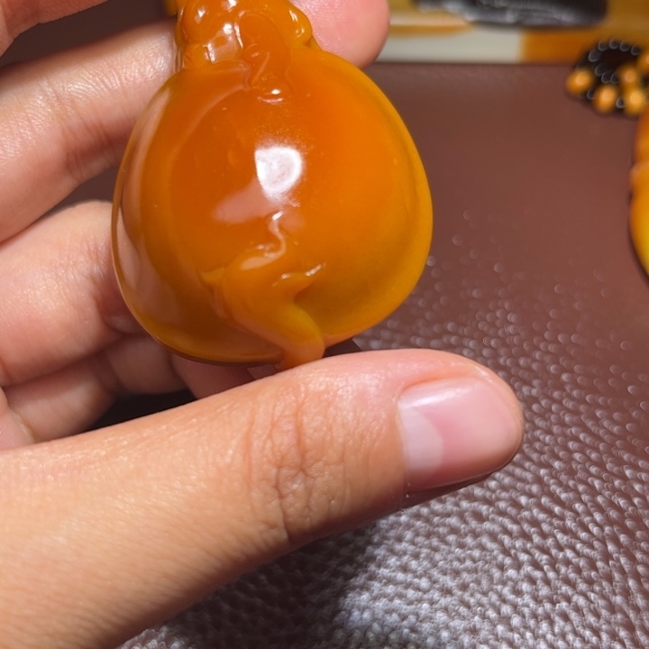 亮***）和田玉未镶嵌颈饰