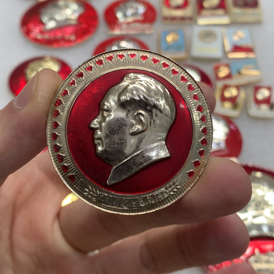 铝不**?红色纪念章 文像 