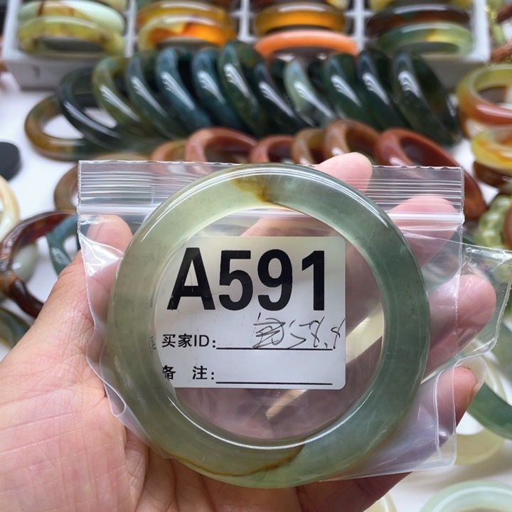 蛇纹石玉未镶嵌手镯聆**情