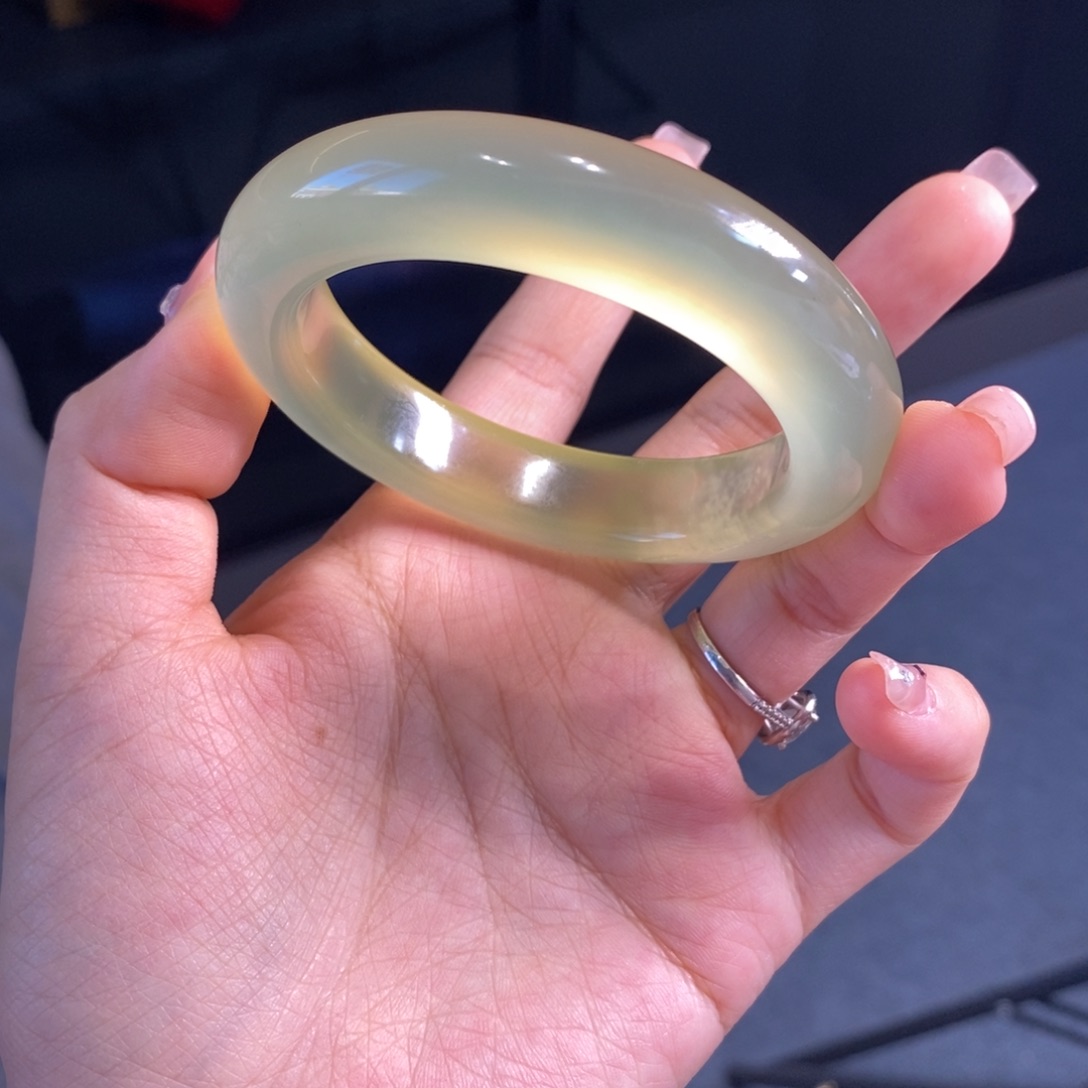 八***鸭蛇纹石玉未镶嵌手镯