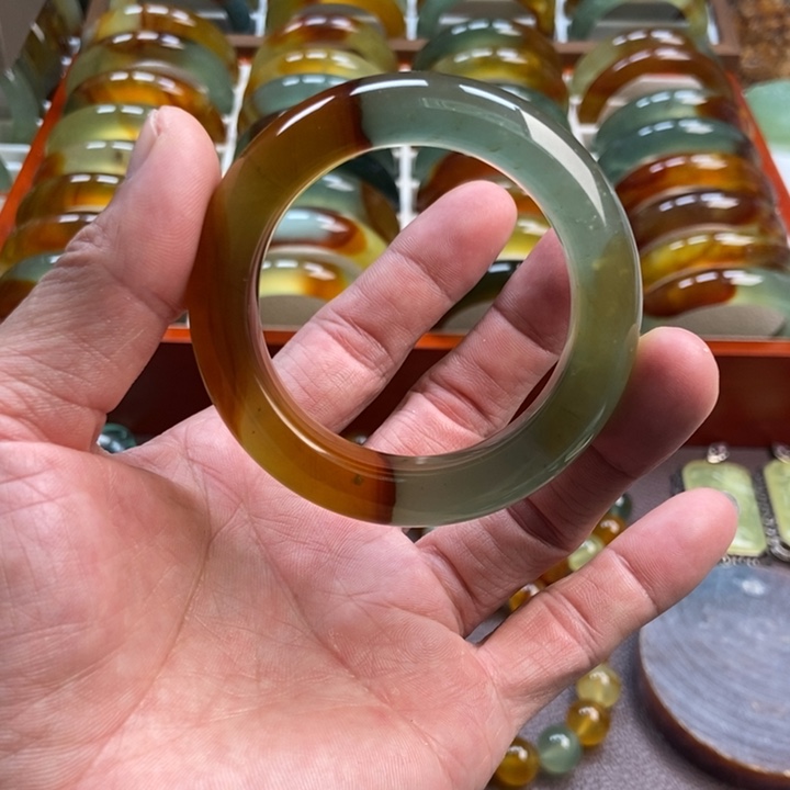 月***白蛇纹石玉未镶嵌手镯手串挂件