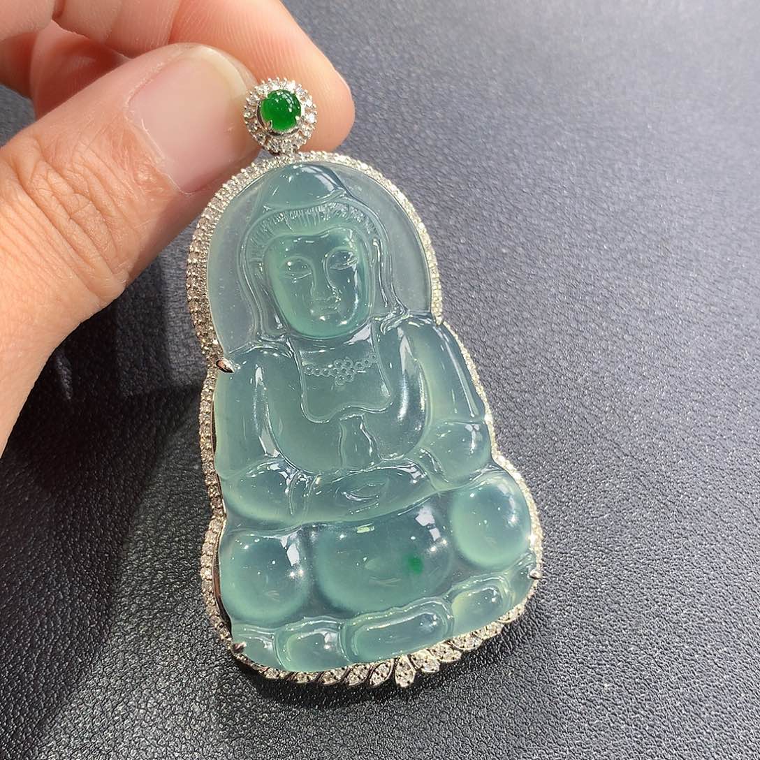 翡翠18K金镶嵌颈饰