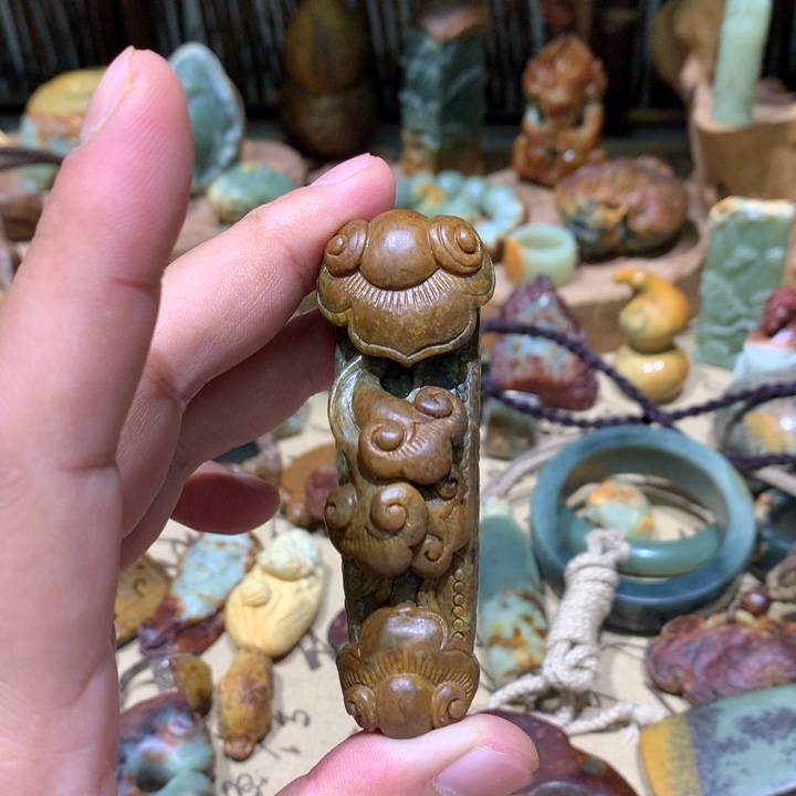 岫岩河磨玉（透闪石质玉）挂件未镶嵌与****报