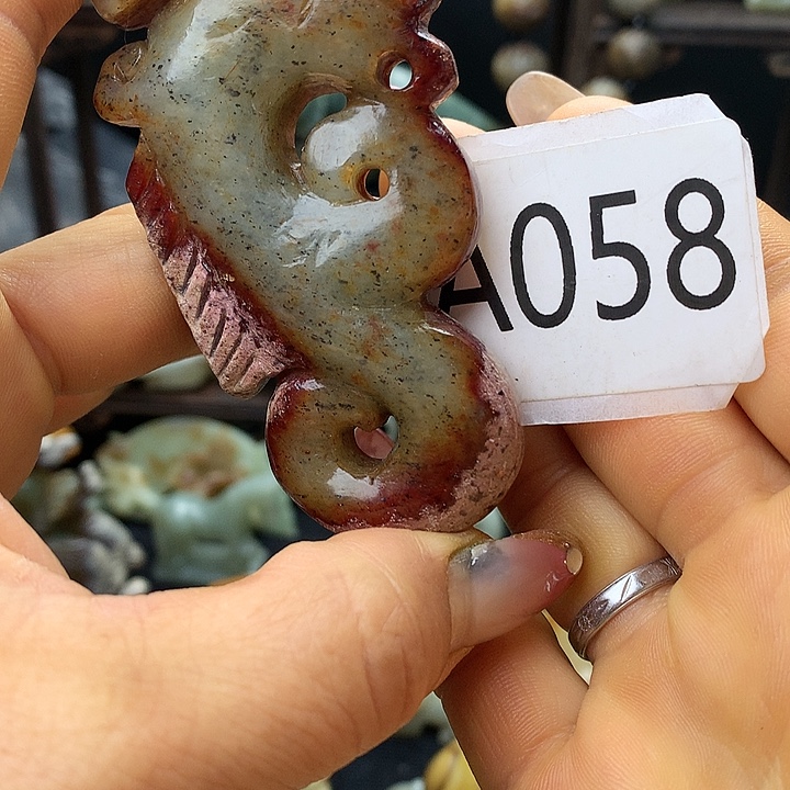 和田玉未镶嵌车挂