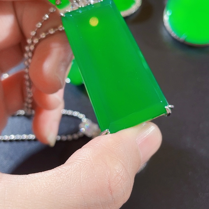 只买单纯的吊坠，没带链子，属的性质。无山**流