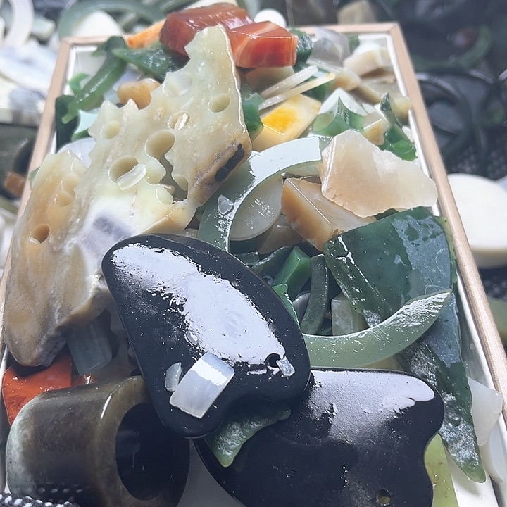 和田玉（糖玉）和田玉边角料9K金镶嵌黄*