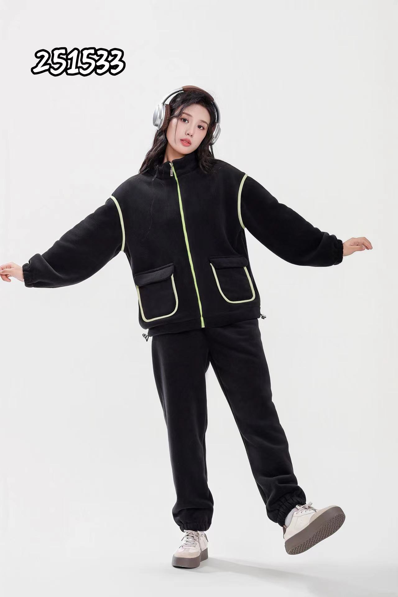 可外穿加厚一体绒睡衣女 休闲运动 加绒保暖休闲拉链款家居服