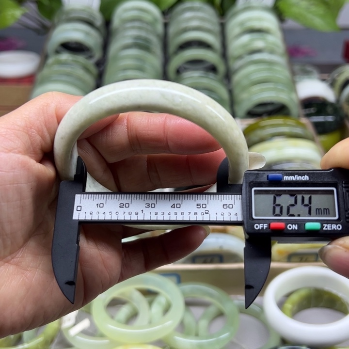 蛇纹石玉未镶嵌手镯50