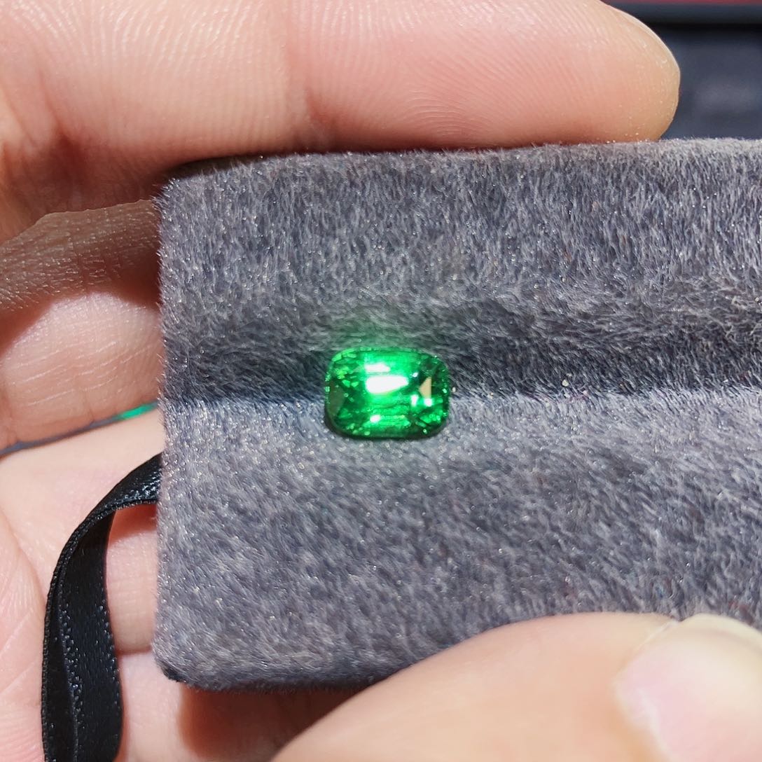 石榴石（沙弗莱）裸石未镶嵌1.65克拉