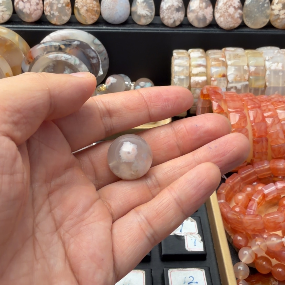 苏***米玛瑙/玉髓合金颈饰