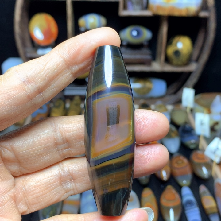 未镶嵌颈饰玛瑙/玉髓时***者