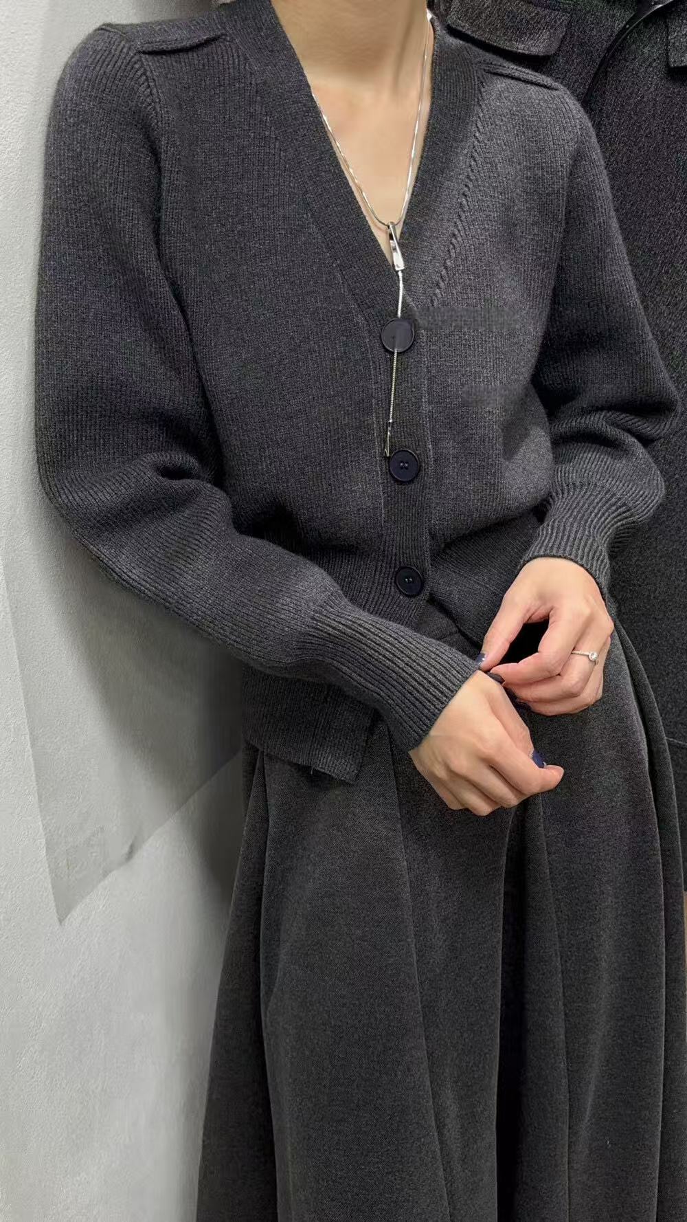 慢慢[351-400]2025秋冬新款高级显瘦气质时尚百搭上衣20