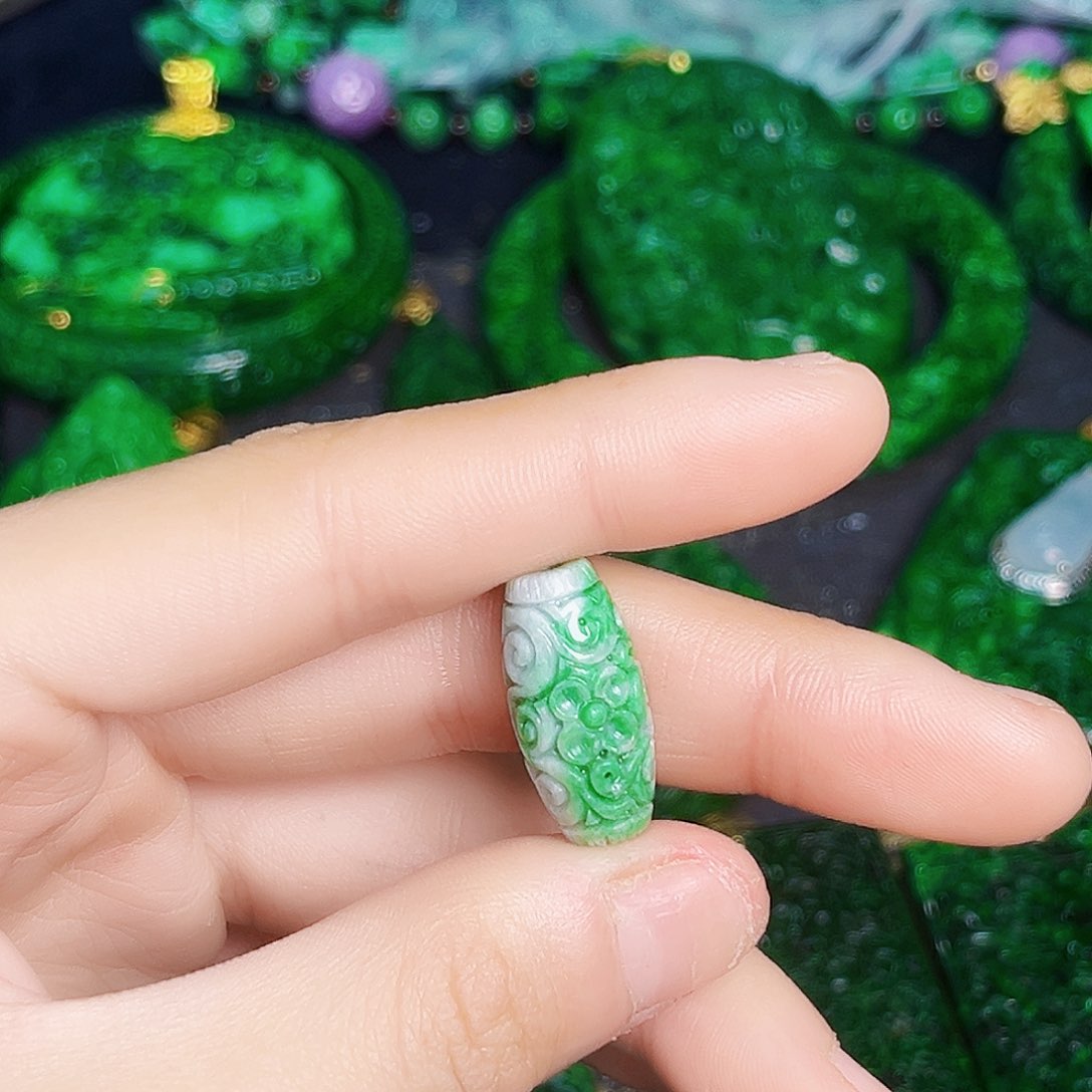 颈饰未镶嵌翡翠多样性