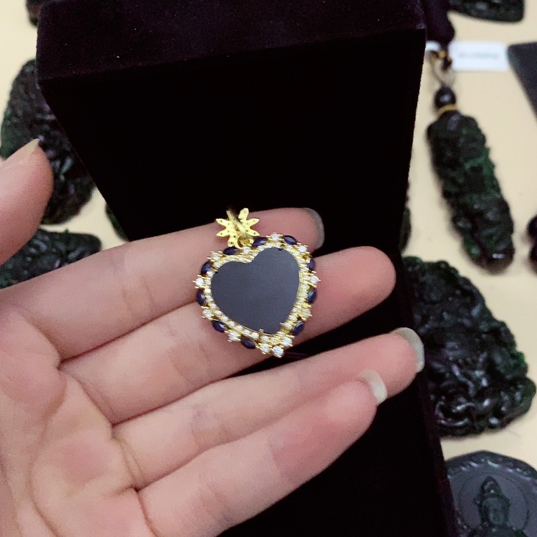 翡翠颈饰未镶嵌翡翠