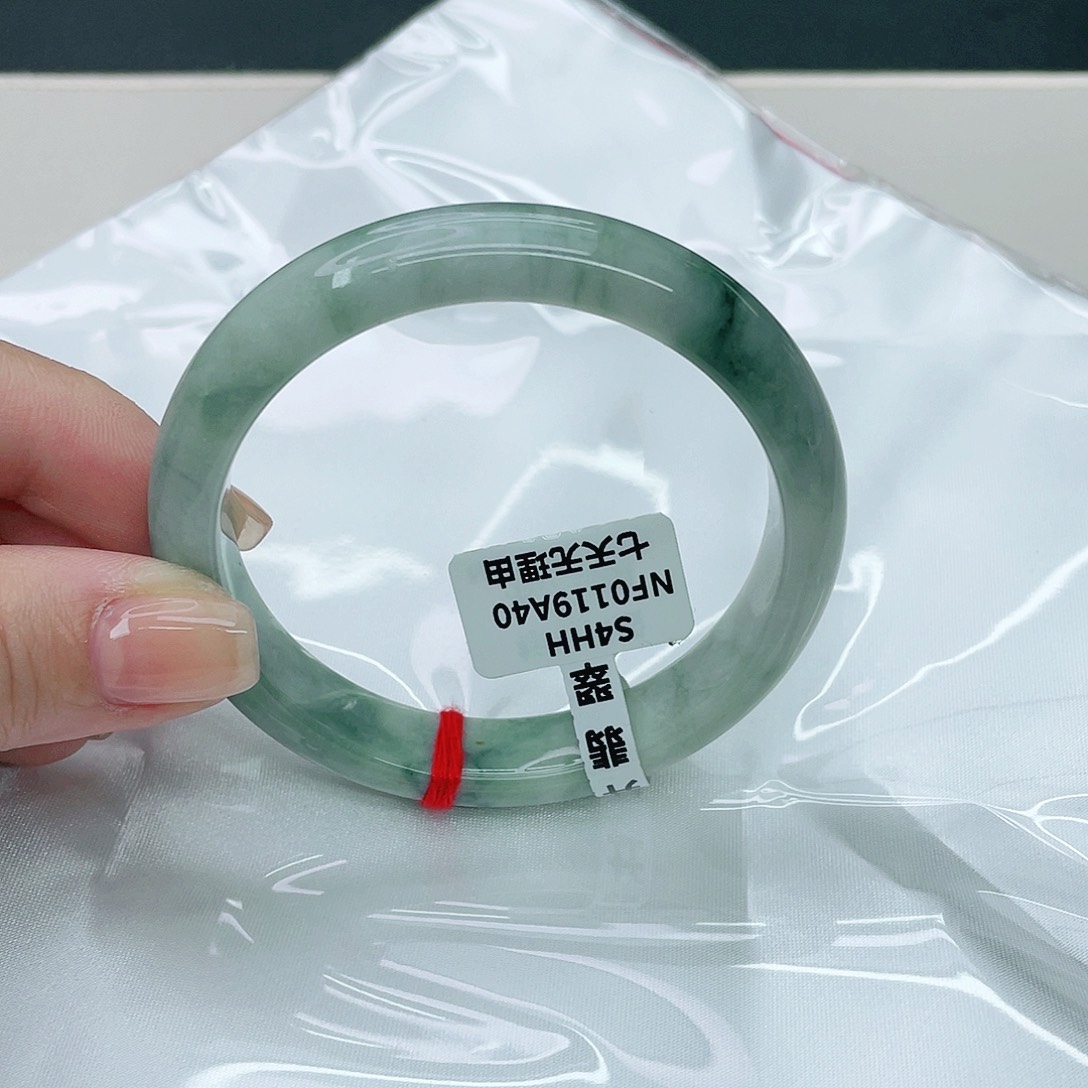 翡翠手镯未镶嵌正57