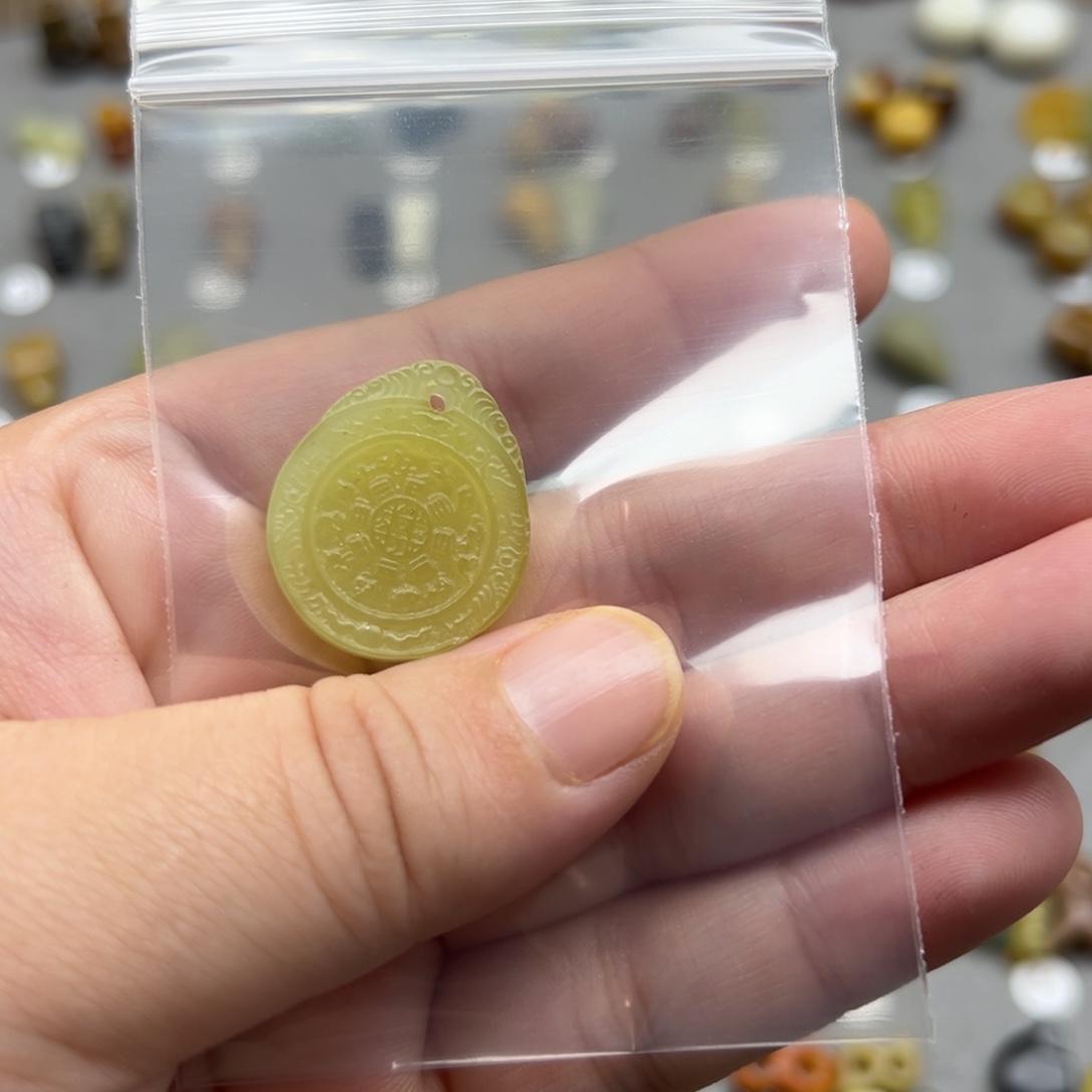 其***】蛇纹石玉未镶嵌配珠