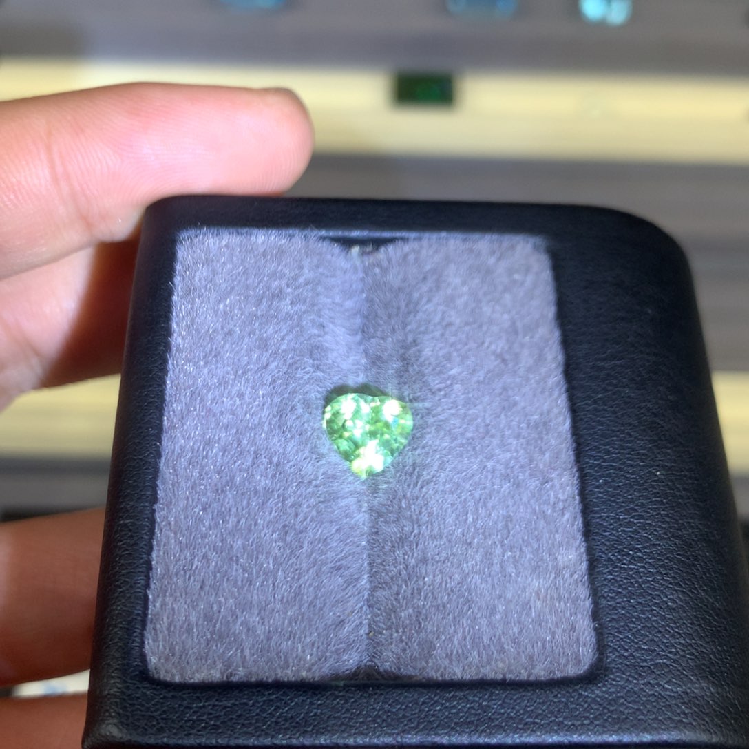 碧玺珠宝半成品未镶嵌1.96克拉