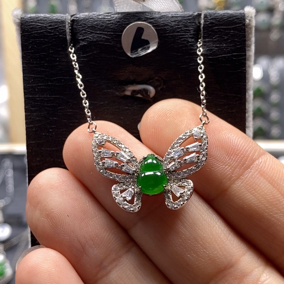 翡翠颈饰银S925镶嵌翡翠葫芦