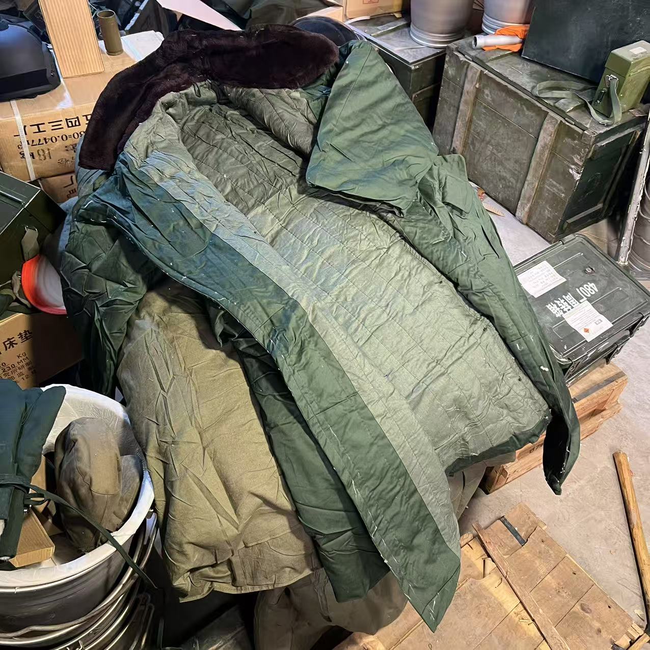 正品全新库存绿色棉大衣